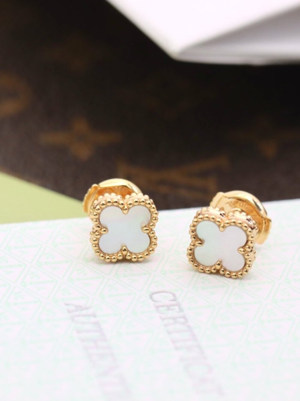 Van Cleef & Arpels White Earrings ⚪